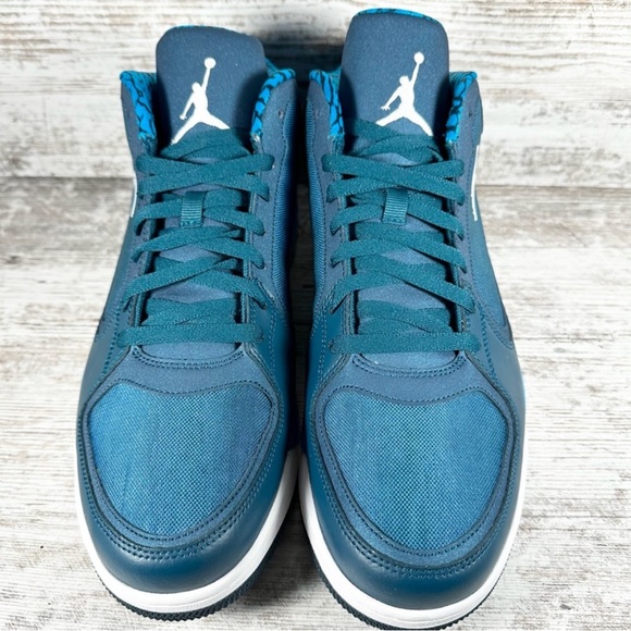 Jordan’s Post-game shoes size 13 - Picture 3 of 8